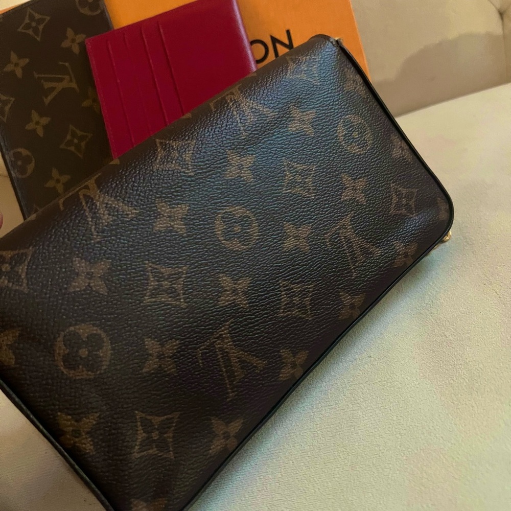 Louis Vuitton Felicie monogramm Crossbody Bag - Picture 5 of 6